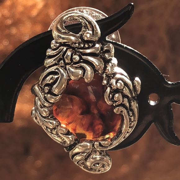 ✨Beautiful scroll design faux amber acrylic studs💛 - Picture 3 of 5